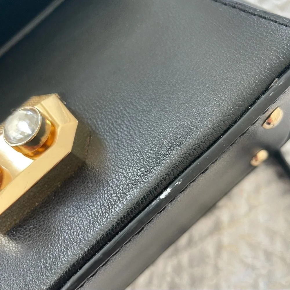 Chic Leather Purse - Picture 10 of 10